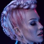 Cybernetics, D.Starkey, S.Burton, FRK.03, styl cyberpunk, upięcie, blond, warkocze, irokez, SUZI, Sumirska